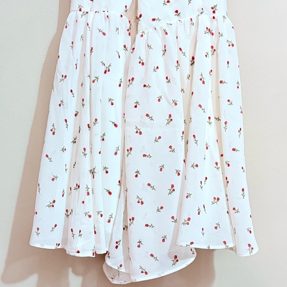 4/$10🎄Forever 21 White Romper w Ditsy Rose Pattern and Criss Cross Straps - Picture 10 of 13
